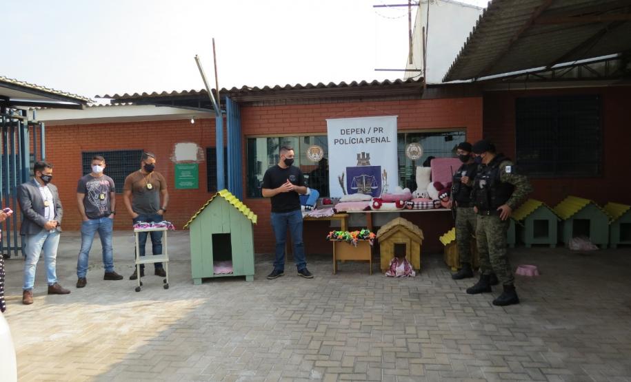 Projeto Pipoca: Detentos produzem materiais para animais de rua, na Cadeia Pública de Toledo (PR)
