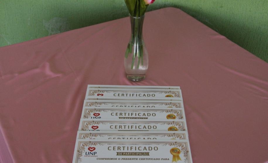 Presas da PFF-UP são certificadas após curso de corte e costura