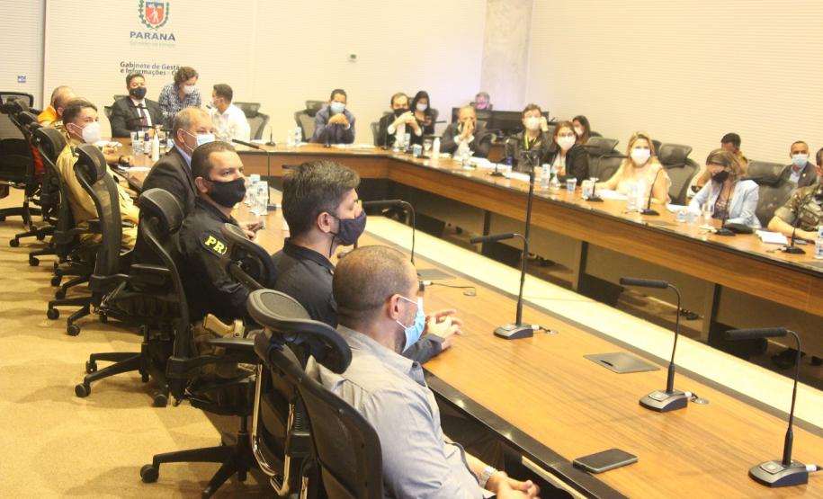 Governo inicia vacinação das forças de segurança no domingo