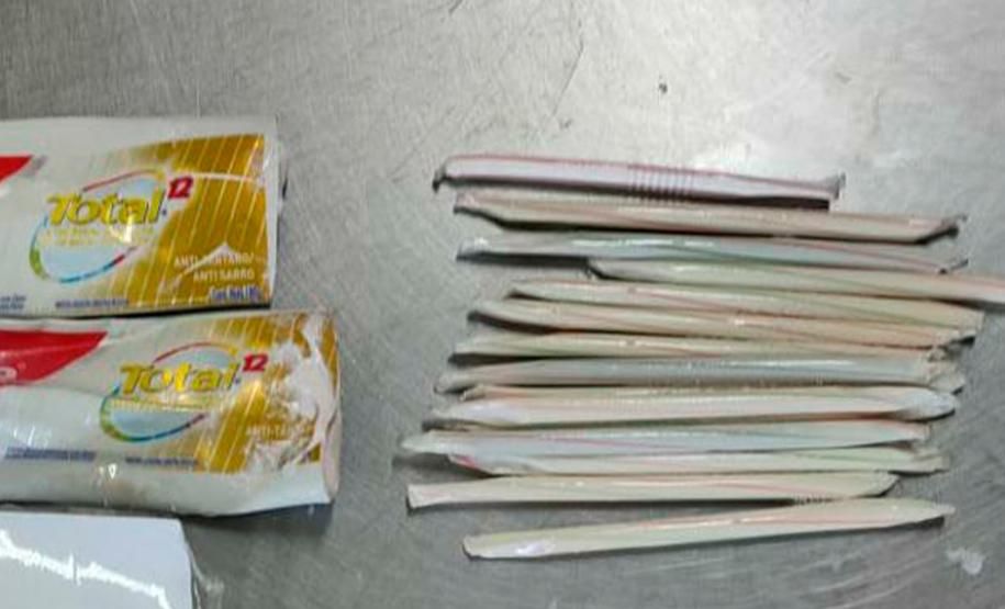 Agentes da PECO impedem entrada de drogas aos presos em tubos de creme dental