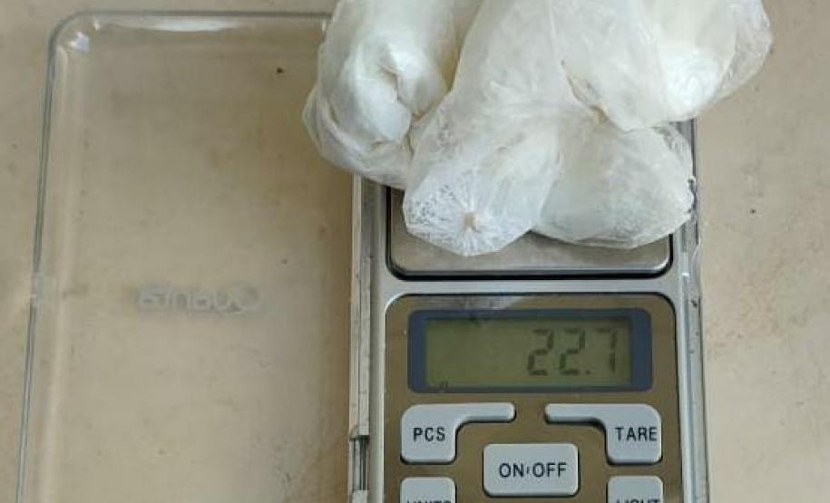 Agentes da PECO impedem entrada de drogas aos presos em tubos de creme dental