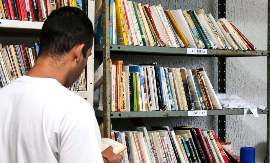 Depen recebe doação de livros do Ministério da Justiça