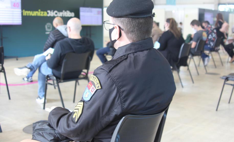 Mais de 23 mil doses da vacina contra a COVID-19 são aplicadas nas forças de segurança do Paraná