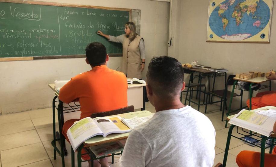 Presos aprovados no Vestibular da UEL