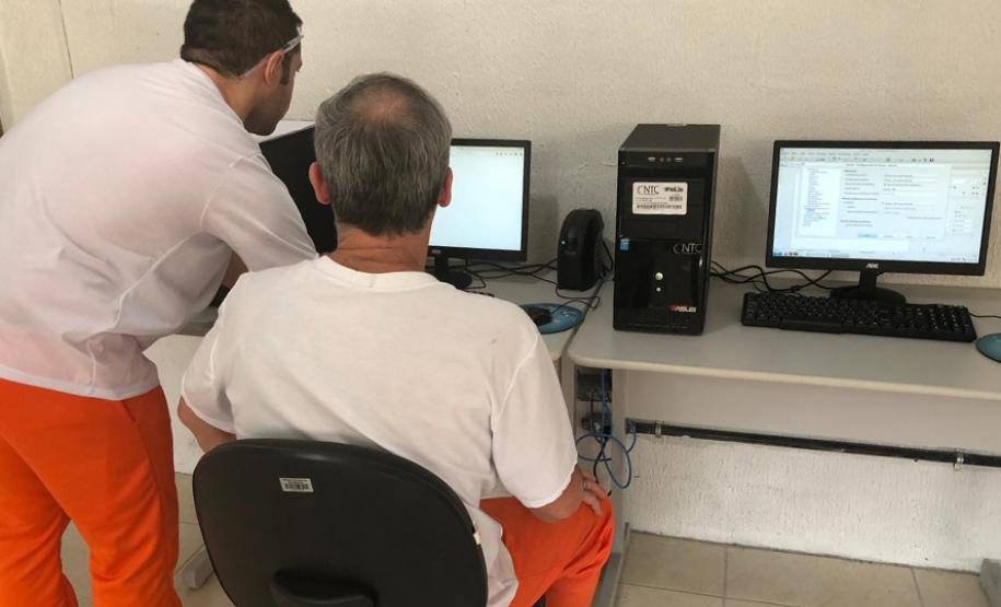 O certame é direcionado às Pessoas Privadas de Liberdade (PPL) com o tema “Tempo e Vida”, no âmbito dos estabelecimentos prisionais do Estado. A atividade é incluída na programação do Setor de Educação e Capacitação do Depen e dos CEEBJAs, responsáveis pela escolarização básica no Sistema Prisional.