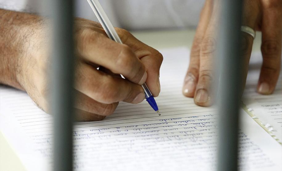 O certame é direcionado às Pessoas Privadas de Liberdade (PPL) com o tema “Tempo e Vida”, no âmbito dos estabelecimentos prisionais do Estado. A atividade é incluída na programação do Setor de Educação e Capacitação do Depen e dos CEEBJAs, responsáveis pela escolarização básica no Sistema Prisional.