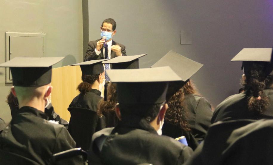 Convênios do Departamento Penitenciário com outras instituições proporcionam os cursos de qualificação profissional aos presos, que serão ampliados neste semestre. As novas penitenciárias já virão com a estrutura montada para oferecer a capacitação.