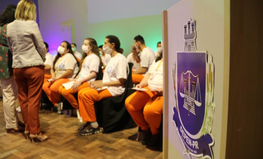 Convênios do Departamento Penitenciário com outras instituições proporcionam os cursos de qualificação profissional aos presos, que serão ampliados neste semestre. As novas penitenciárias já virão com a estrutura montada para oferecer a capacitação.