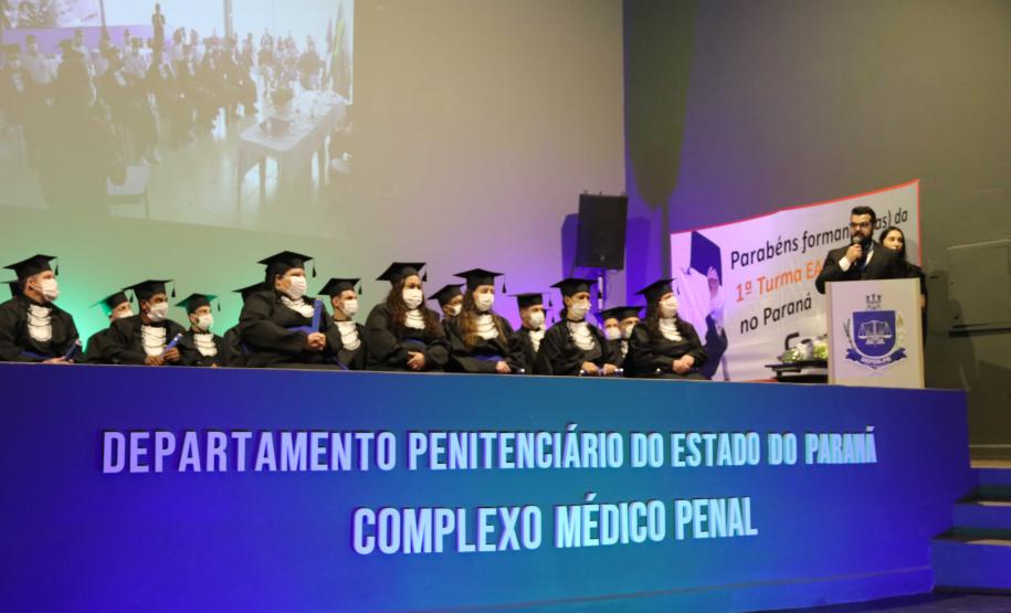 Convênios do Departamento Penitenciário com outras instituições proporcionam os cursos de qualificação profissional aos presos, que serão ampliados neste semestre. As novas penitenciárias já virão com a estrutura montada para oferecer a capacitação.