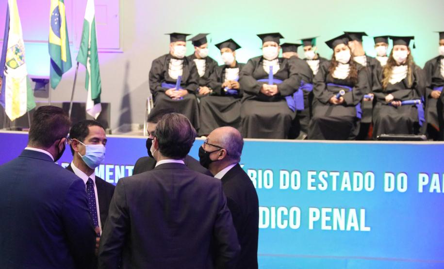 Convênios do Departamento Penitenciário com outras instituições proporcionam os cursos de qualificação profissional aos presos, que serão ampliados neste semestre. As novas penitenciárias já virão com a estrutura montada para oferecer a capacitação.
