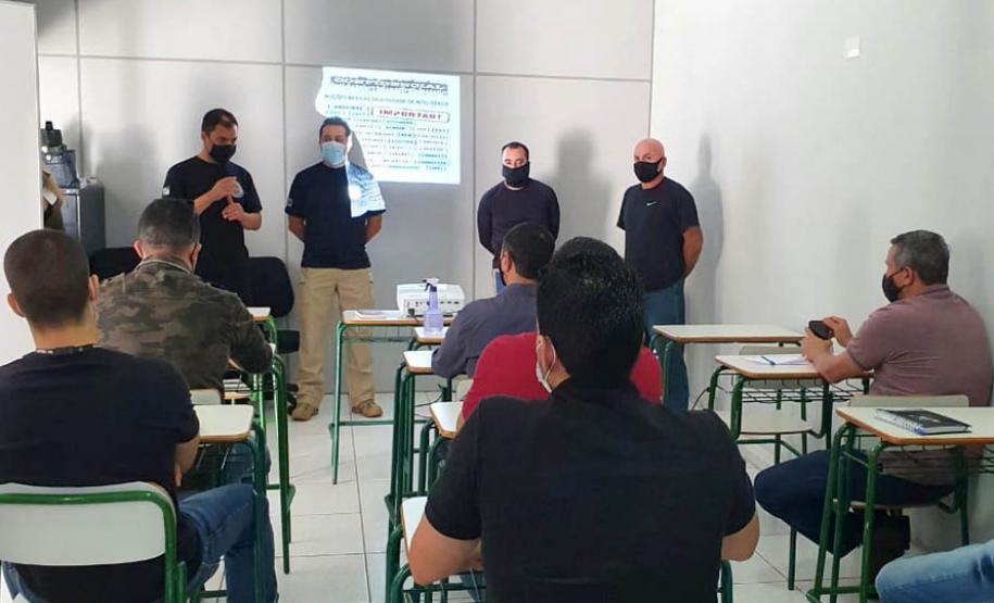 Agentes penitenciários do Departamento Penitenciário do Paraná participaram do curso Noções de Inteligência Penitenciária, promovida pela Escola de Formação e Aperfeiçoamento Penitenciário (Espen). Dividido em etapas, o curso teve término na última semana, em Curitiba.  -  Curitiba, 19/08/2021  -  Foto: Depen-Paraná