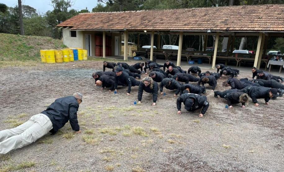 Ao todo, 32 profissionais tiveram aulas teóricas e práticas que aconteceram no Complexo Penitenciário de Piraquara, na Região Metropolitana de Curitiba.