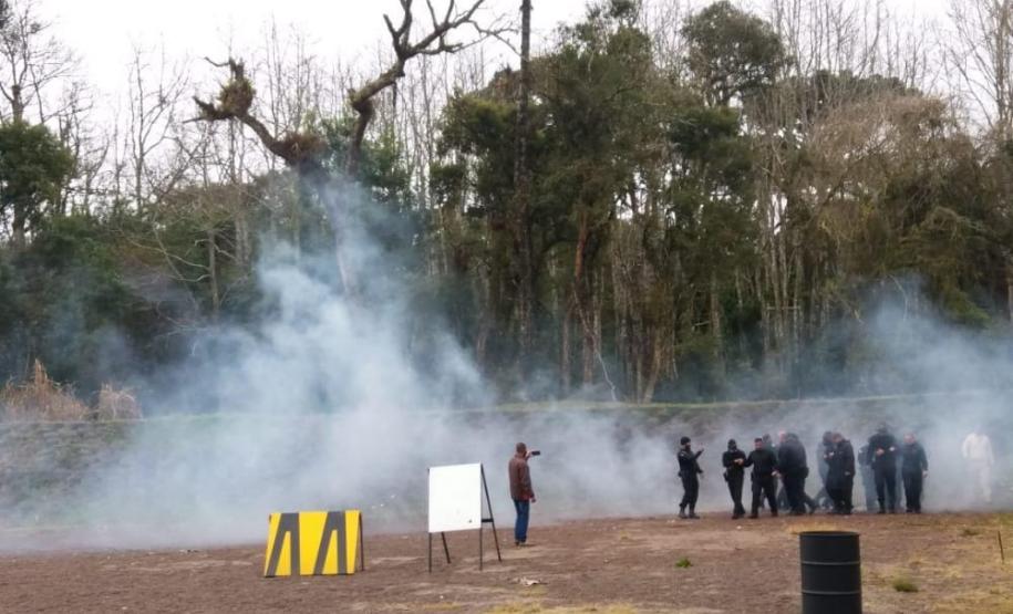 Ao todo, 32 profissionais tiveram aulas teóricas e práticas que aconteceram no Complexo Penitenciário de Piraquara, na Região Metropolitana de Curitiba.