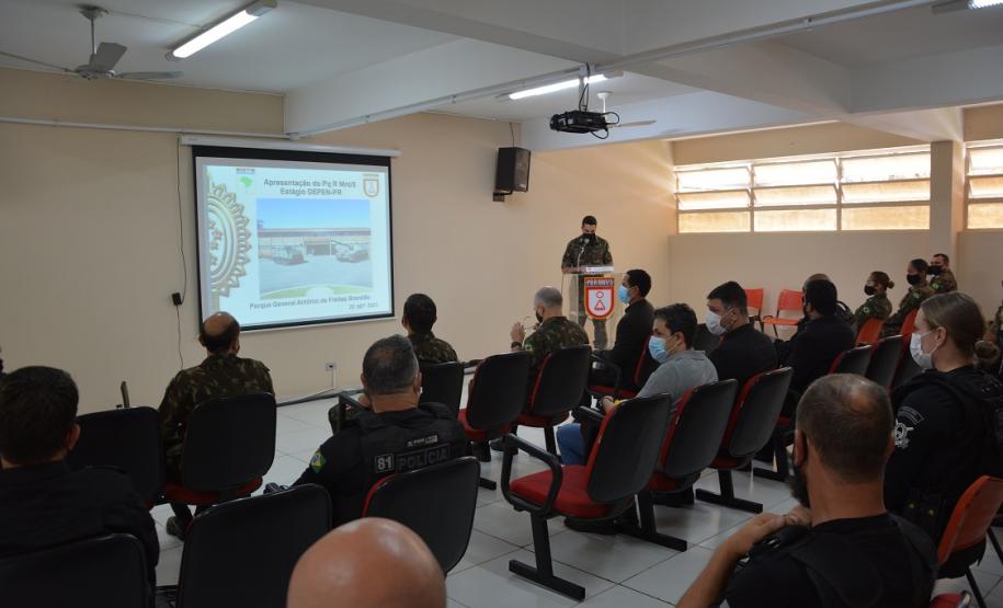 Agentes penitenciários participam de curso de habilitação em fuzil e armeiro no Exército Brasileiro - Curitiba, 20/09/2021