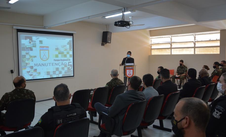 Agentes penitenciários participam de curso de habilitação em fuzil e armeiro no Exército Brasileiro - Curitiba, 20/09/2021