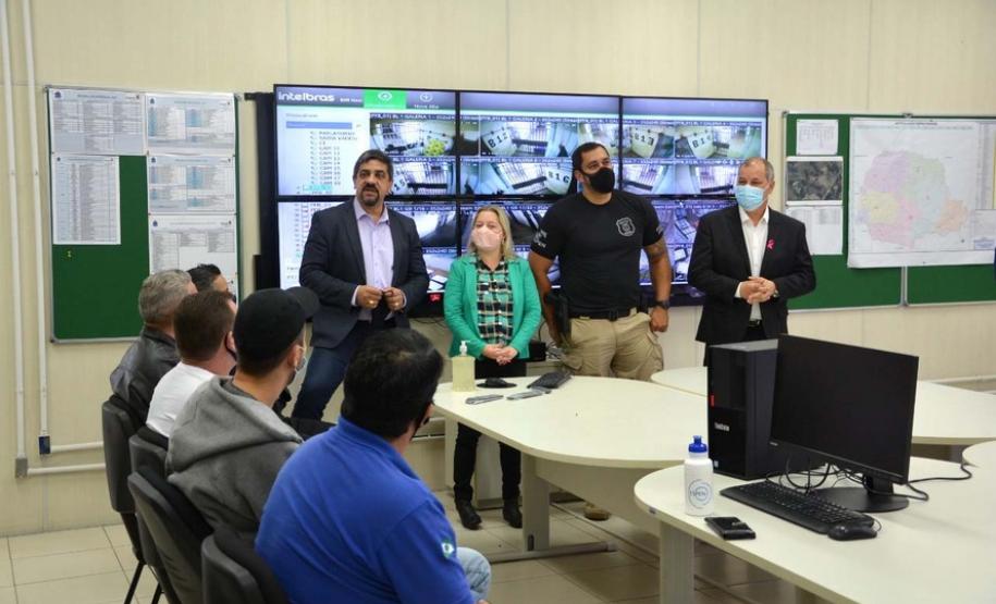 Vinte agentes penitenciários de todo o Paraná participaram do curso, promovido pela Escola de Formação e Aperfeiçoamento Penitenciário (Espen), em parceria com a Polícia Militar. O objetivo da ação foi aperfeiçoar a produção do conhecimento e integrar as forças de segurança.