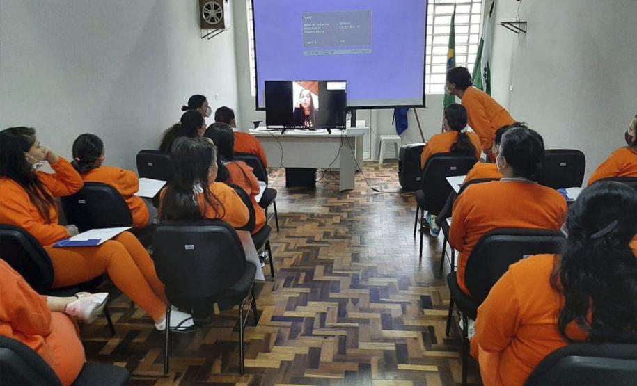 Curso voltado a mulheres privadas de liberdade aborda pontos fundamentais do empreendedorismo, desde os conceitos de vendas, análise de mercado e planejamento aplicados aos pequenos negócios, além da atitude na hora da venda, habilidades e competências dentro do mercado, entre outros temas.