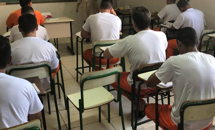 O Encceja é mais uma oportunidade às pessoas privadas de liberdade que não tiveram chance de concluir os estudos na idade apropriada. Nesta edição foram 4.178 presos participaram, sendo 649 a mais que na última edição, o que representa um aumento de 15,53%.