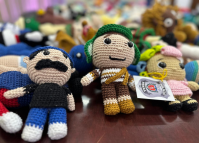 Amigurumis feitos por custodiados das unidades penais serão distribuídos às mulheres em dia de conscientização de combate à violência